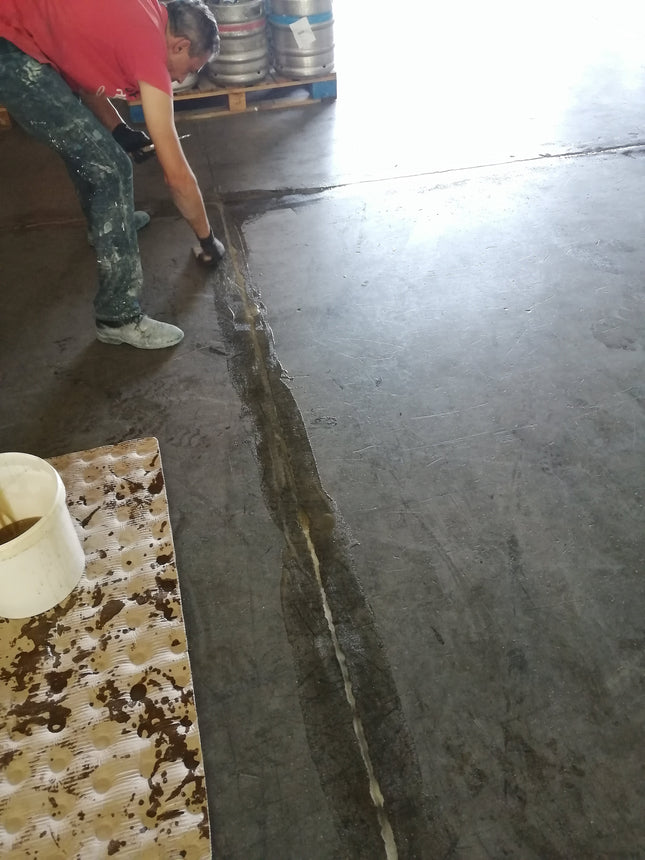RAPID RESIN - Epoxy Repair screed for joints and damaged floors