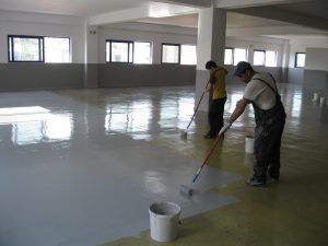 applying epoxy floor coating